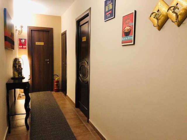 Roy Nel Cuore Di Napoli Hotell Exteriör bild