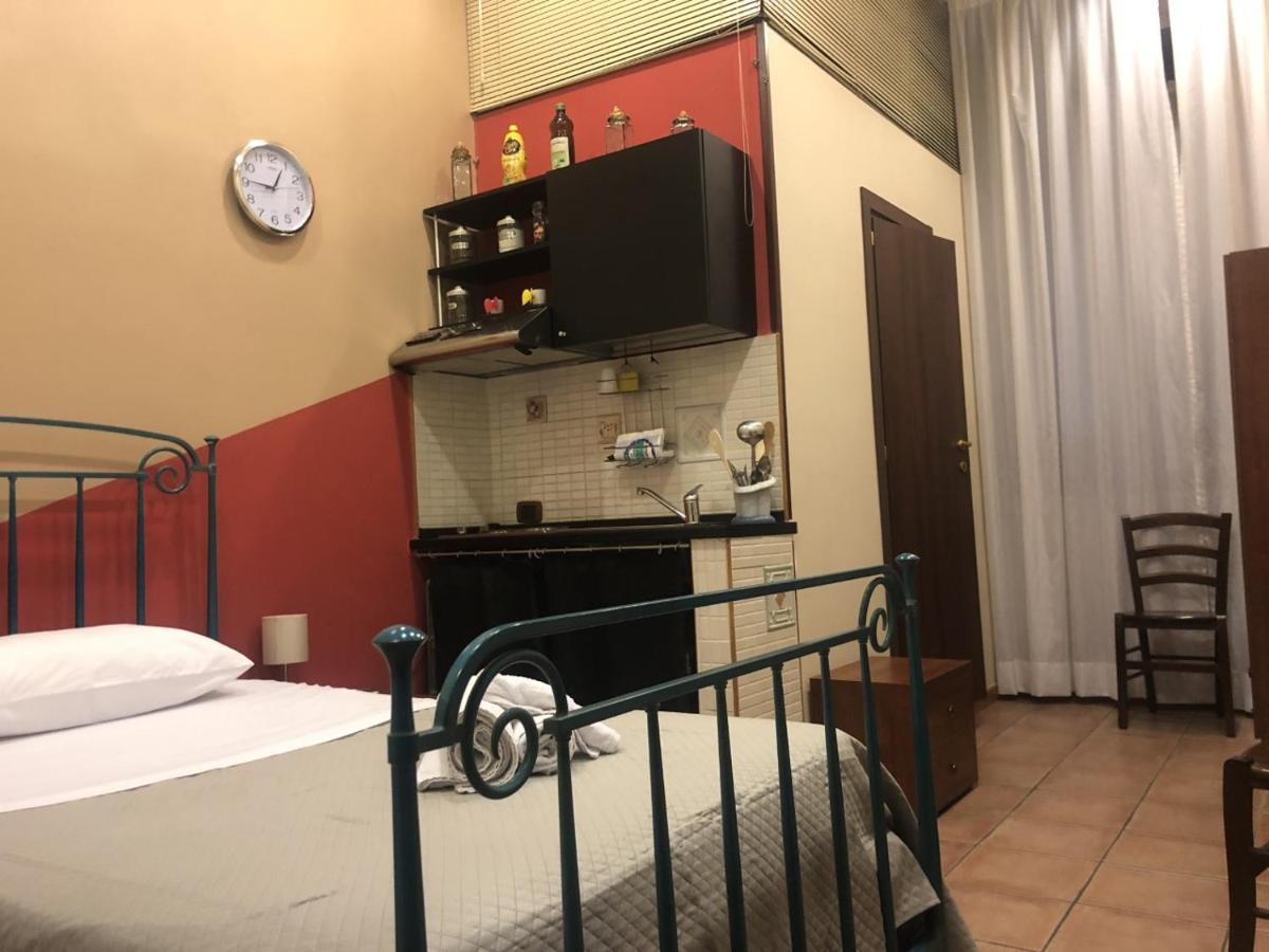 Roy Nel Cuore Di Napoli Hotell Exteriör bild