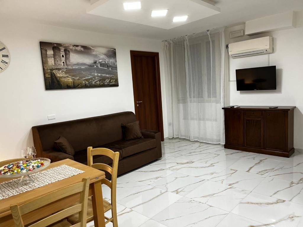 Roy Nel Cuore Di Napoli Hotell Exteriör bild