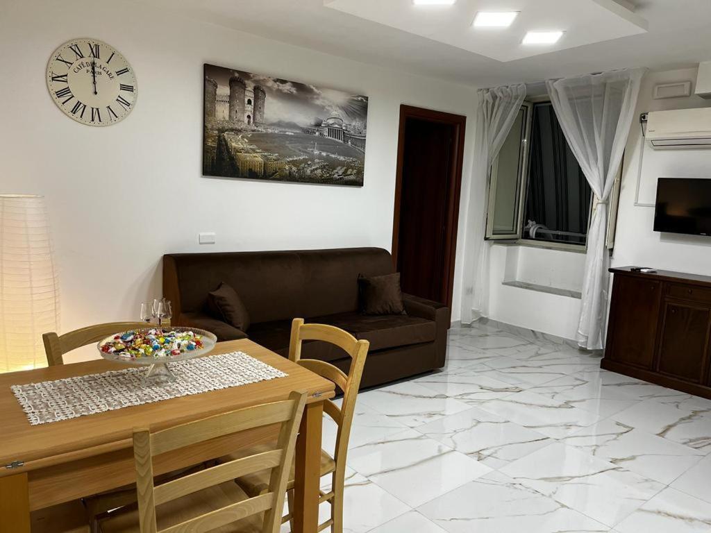 Roy Nel Cuore Di Napoli Hotell Exteriör bild